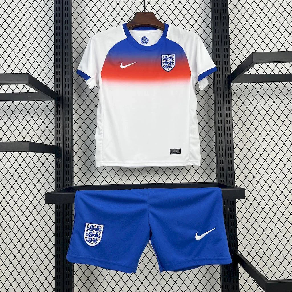 Kinder-Set England 2025